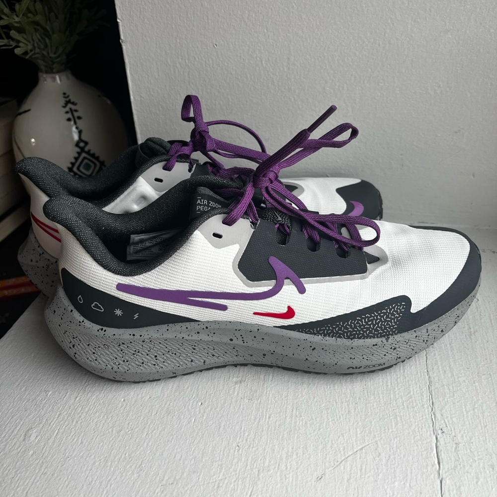 Nike Tennis Shoes